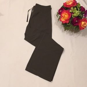 Athleta jogging/ sweat pants olive green